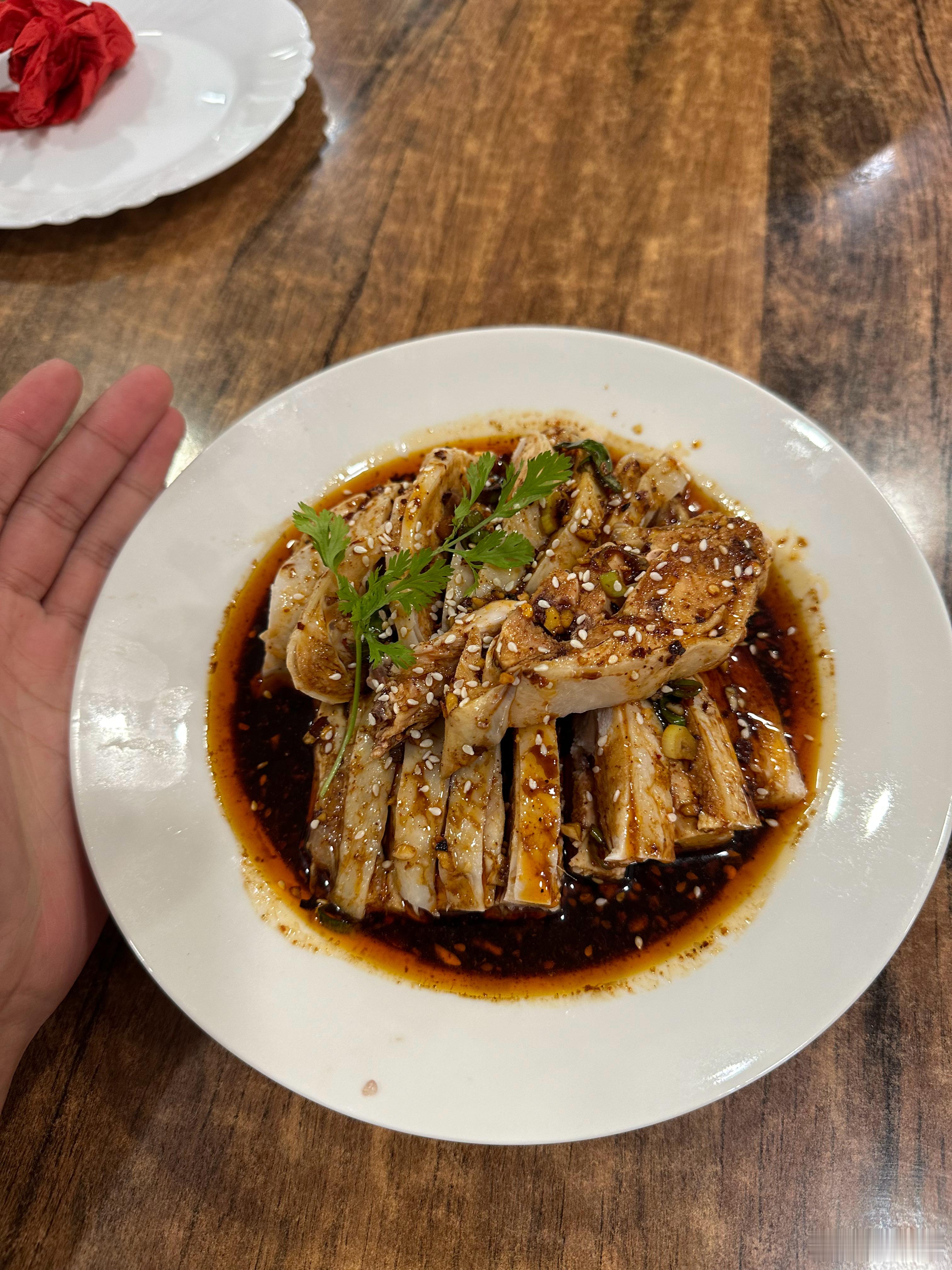 【遇到“高冷”的浙江小餐馆老板】在瓦伦西亚最后一天，我去了某书的旅游攻略推荐的“