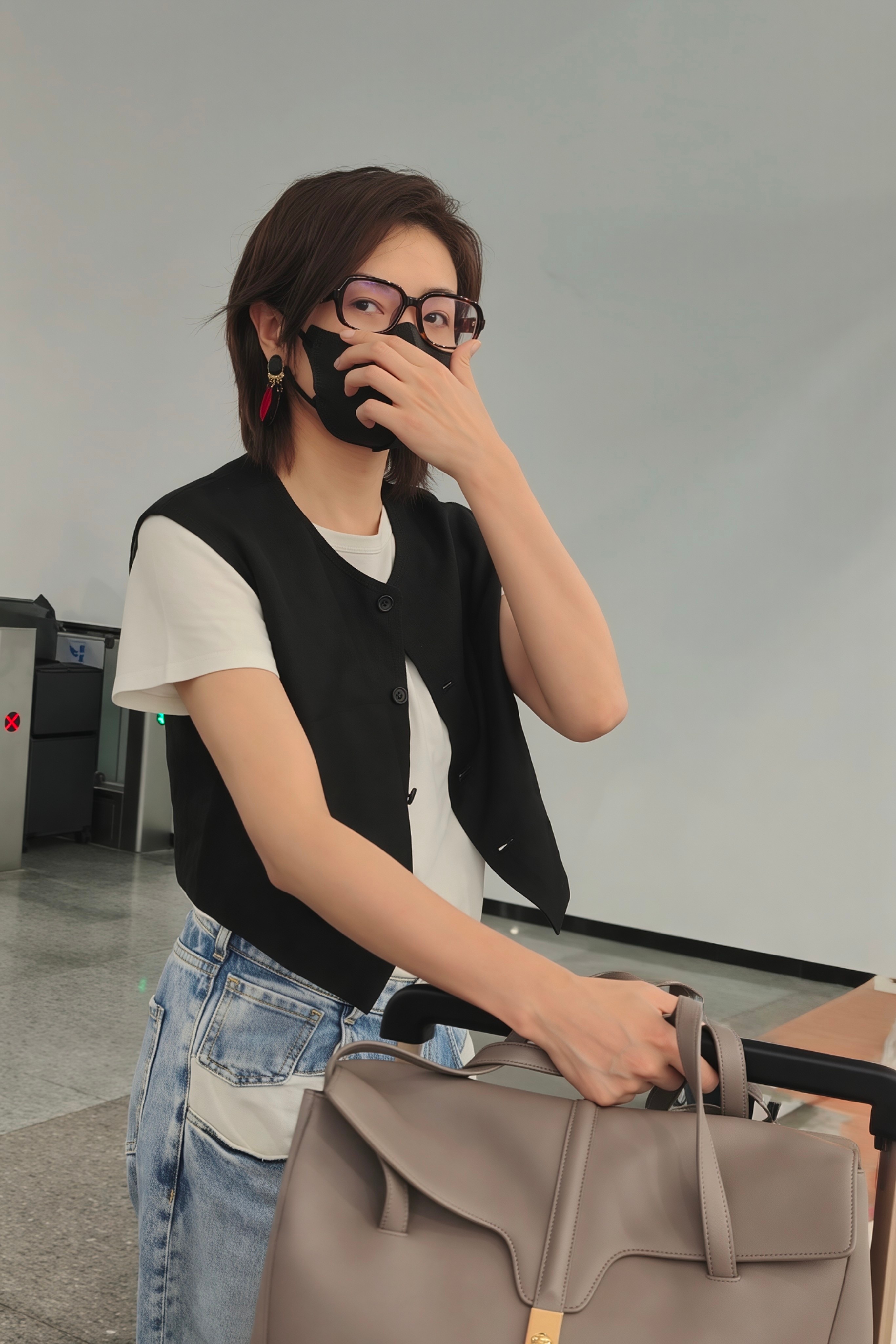 万茜🦌万茜150秒切换8种声线 🦌万茜一人配音好多鹿 小鹿般清澈透亮的眼眸?