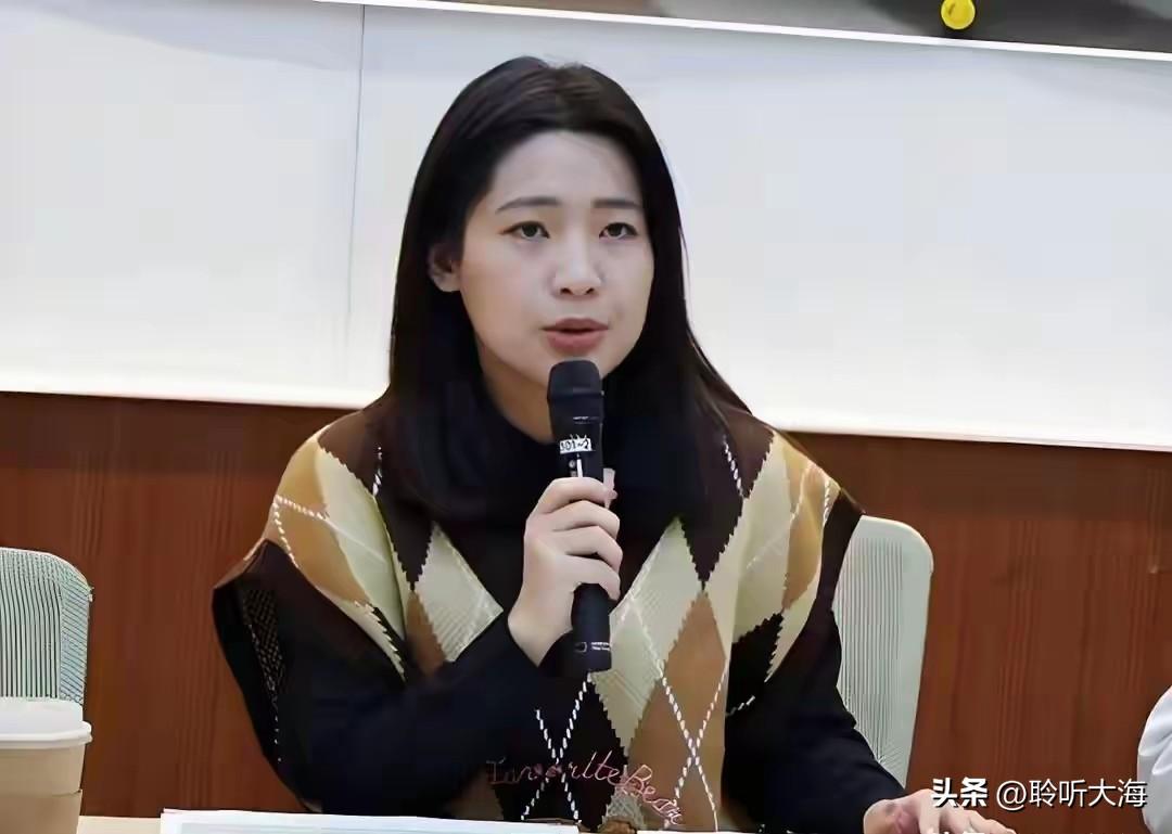 从铁杆战友到公开不同调，徐巧芯到底在跟郑丽文硬刚什么？很多人都以为是两人闹矛盾、