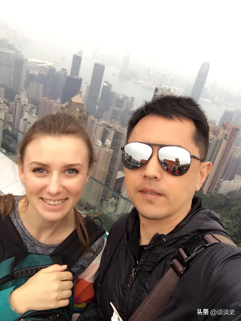 2012年，23岁俄罗斯女子不幸患上脑瘤。她难过地对比她大8岁的中国丈夫说：“我