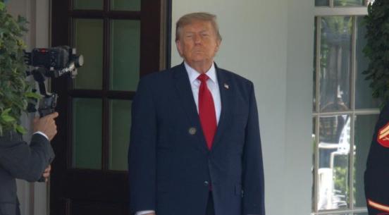美国不会像苏联那样解体，它的结局可能更惨。因为苏联再烂，起码还有个“俄罗斯”；可
