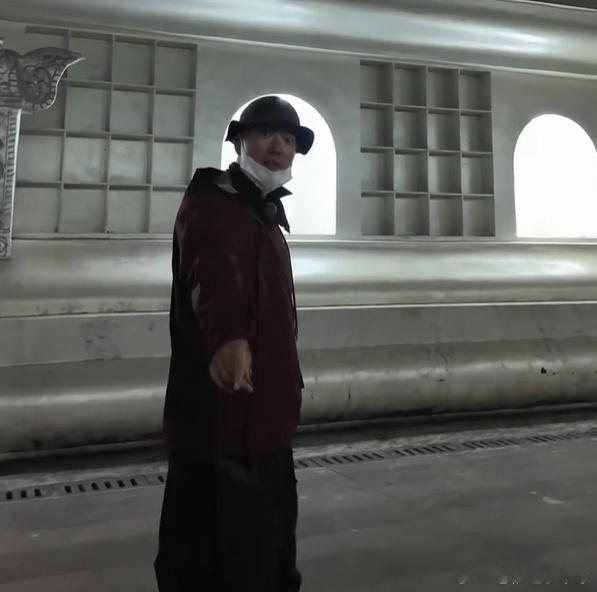 刘翔说道：最近还有一个传闻，说我移民了。谁说的？站出来，我保证不打他。我一个爱国