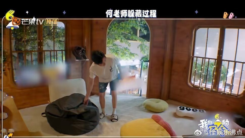 何炅为了赢藏进枕头里我们的宿舍 《我们的宿舍》捉迷藏名场面！何炅为了获胜藏进枕头