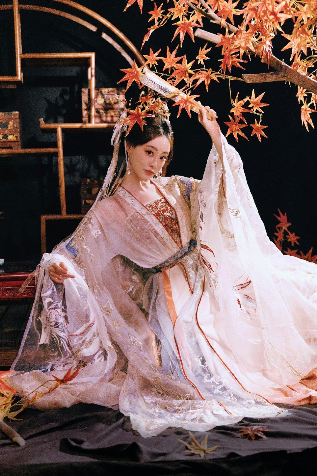 枫叶🍁与美人~祝绪丹