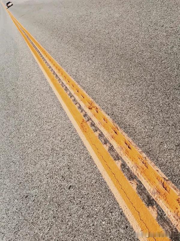 能否发表一句人生感悟吗？人生从来不是按部就班的线性轨道，而是边走边铺路的旷野。你