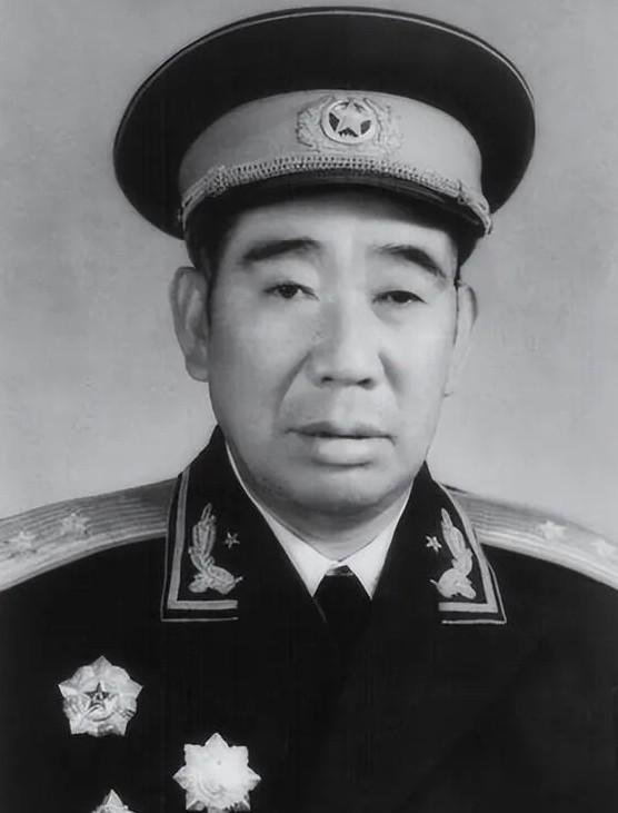 1955年授衔前，杨国夫自己估摸着能评个少将就不错了。可结果一公布，他竟与多位纵