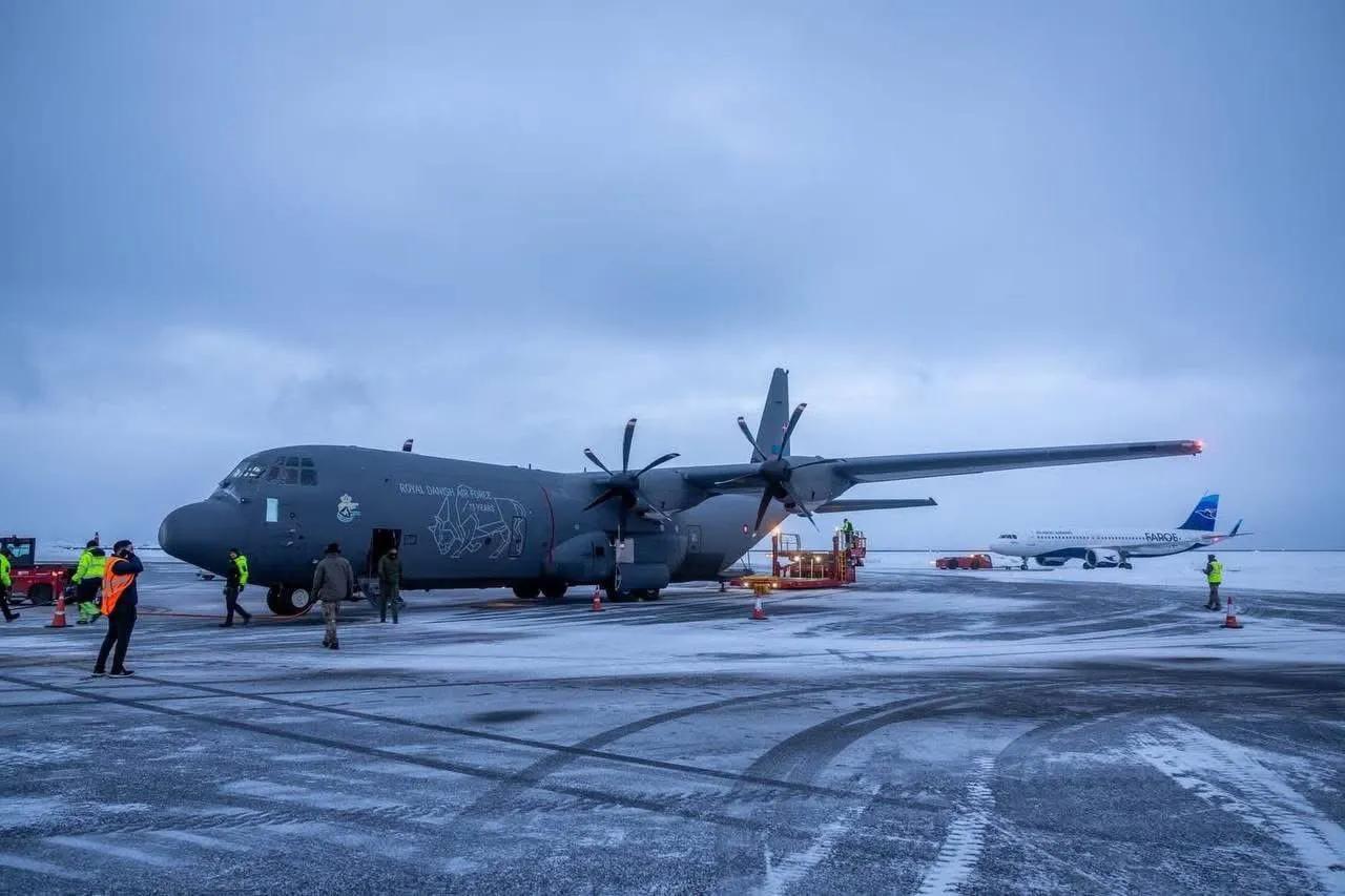 一架隶属于丹麦皇家空军第721中队的C-130J-30“超级大力神”军用运输机降