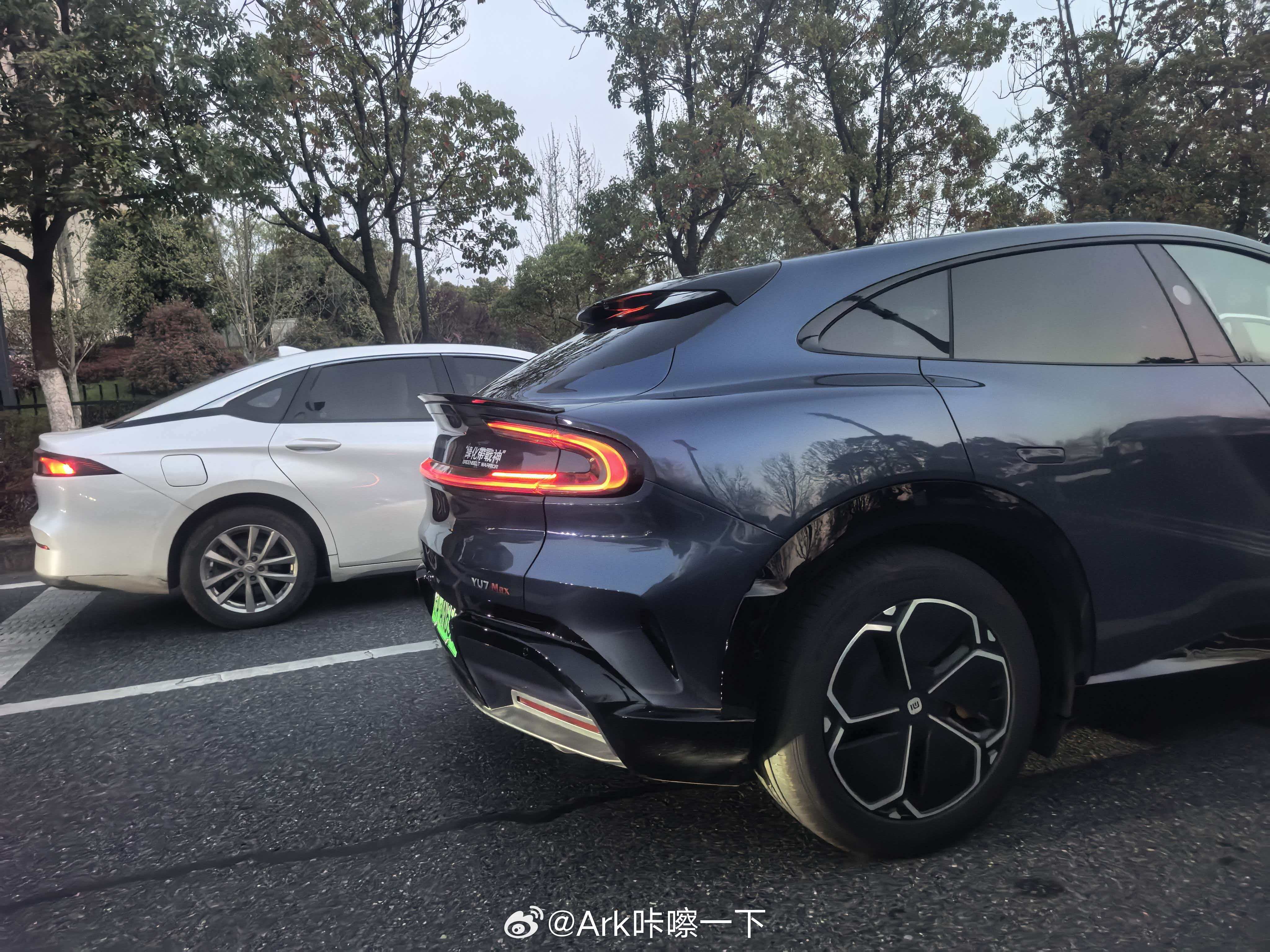 偶遇一台小米YU7，瞅近了一看智驾数码团