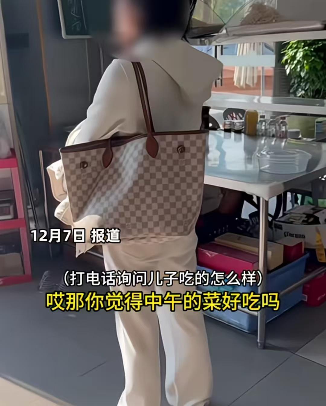 女子带儿子去饭店吃饭，让儿子先走，之后以儿子说饭太难吃为由拒绝买单。饭店报警后，