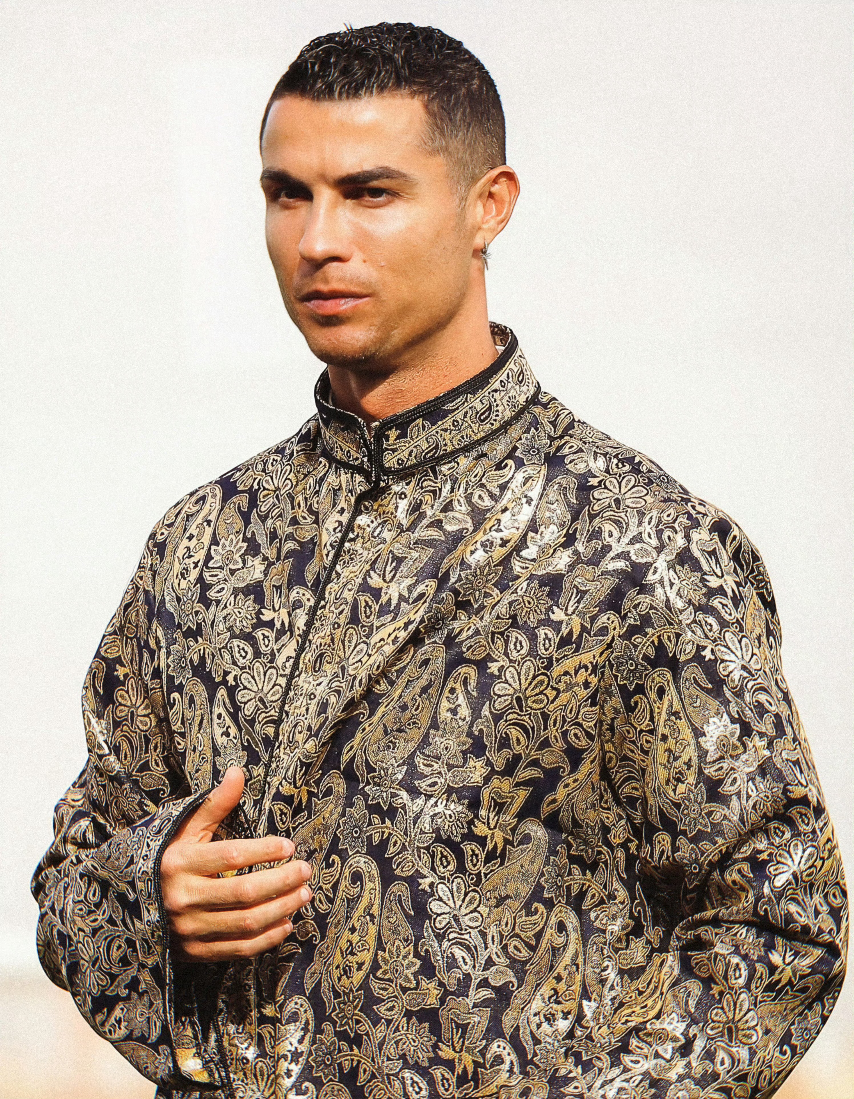 C罗塑造全球的影响力 🛑 据“Okaz Sport”发布撰文表达了罗纳尔多在开