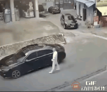 分析对不对？这起交通事故的主要责任。在于停在叉路口处的轿车。交通路口多少米内属于