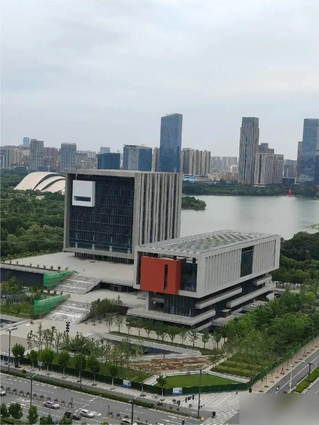 合肥新网红打卡地，竟然是图书馆！

合肥市中心图书馆，终于正式开业了，这样的阅读