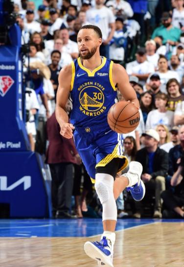 ESPN真是太把勇士巨星库里当盘菜了！明天勇士将会在客场挑战独行侠，今天ESPN