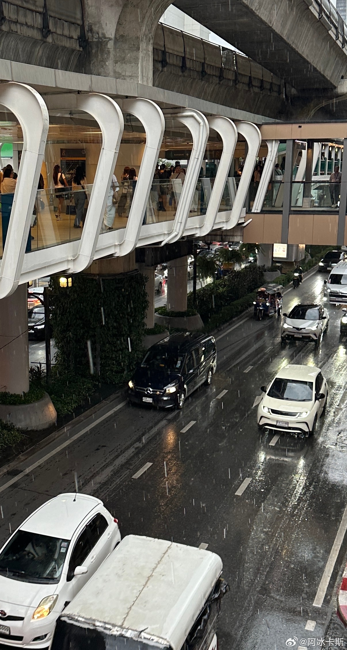 曼谷下雨还是挺忧郁 泰国·曼谷