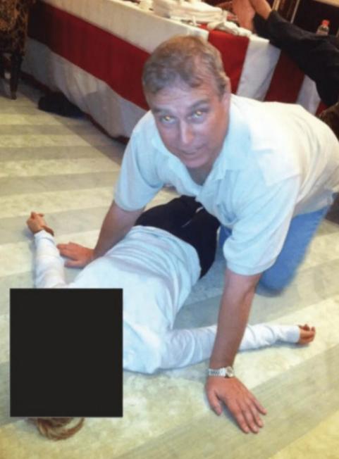 君主制危机再临，安德鲁王子的千万美金白花了，萝莉岛的照片坑了不少人。
安德鲁王子