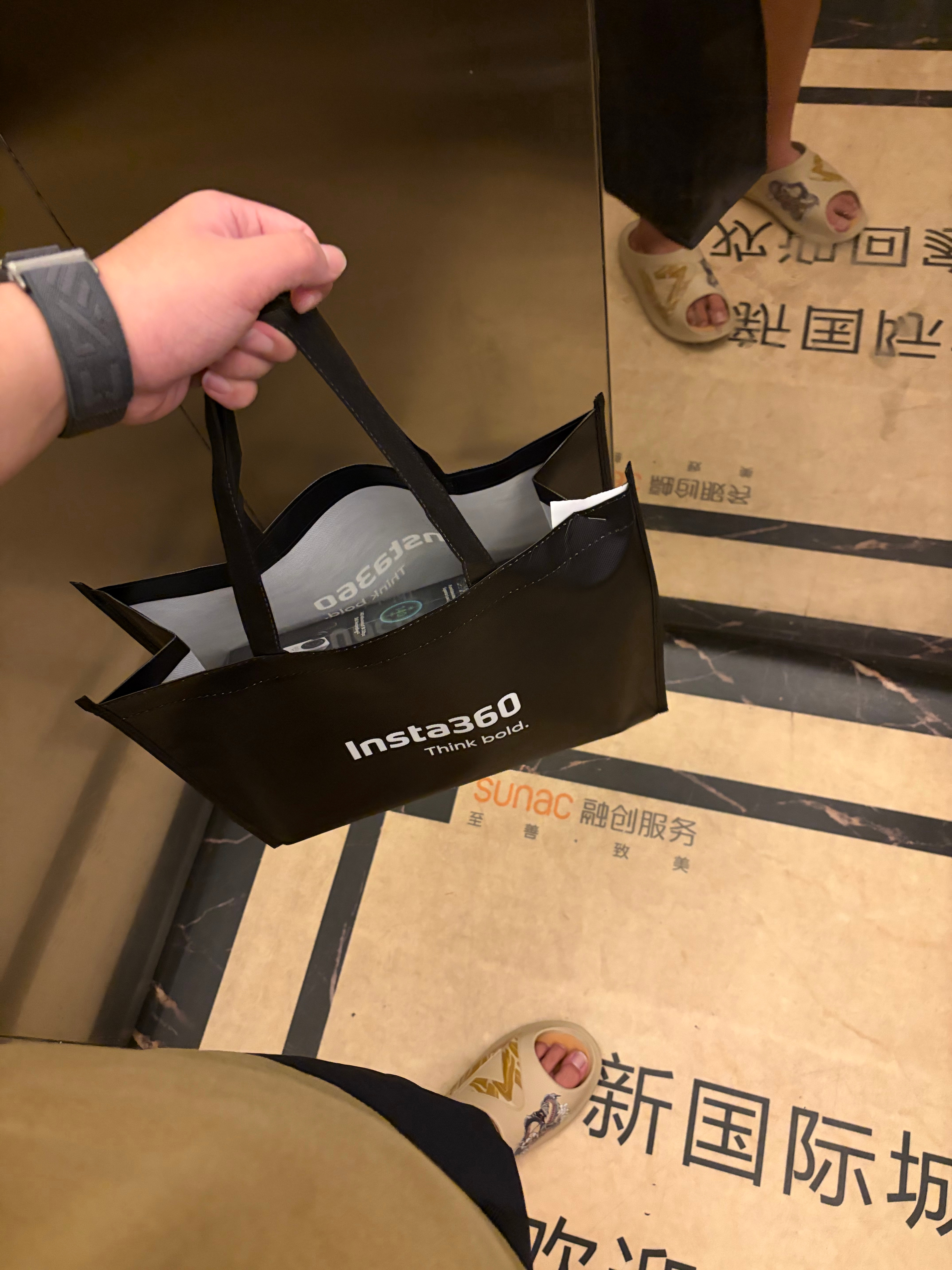 白色版本的影石X6，搞定