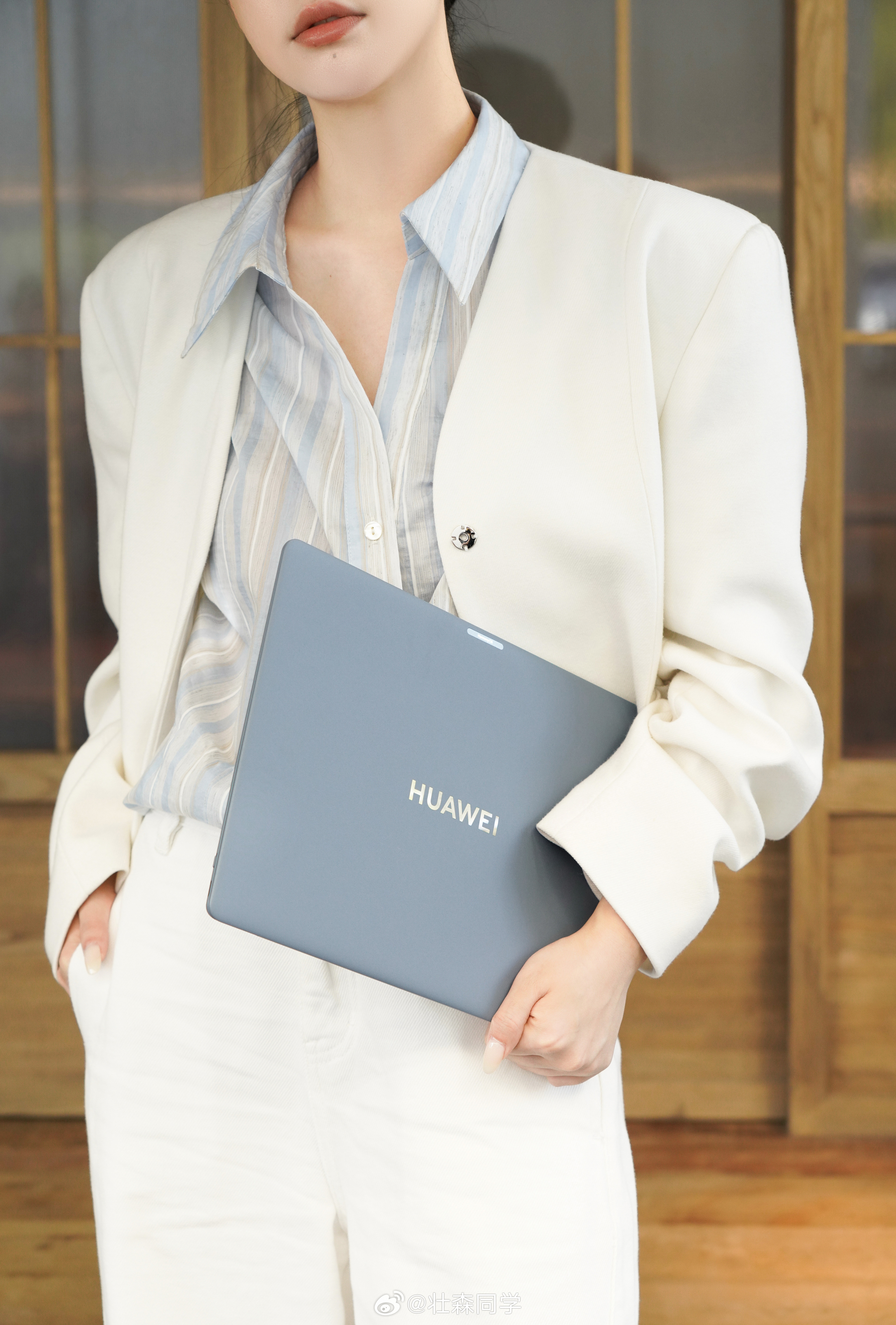 华为这次发布会带来了三款鸿蒙电脑，阵容确实有点猛。超轻薄的华为MateBook 