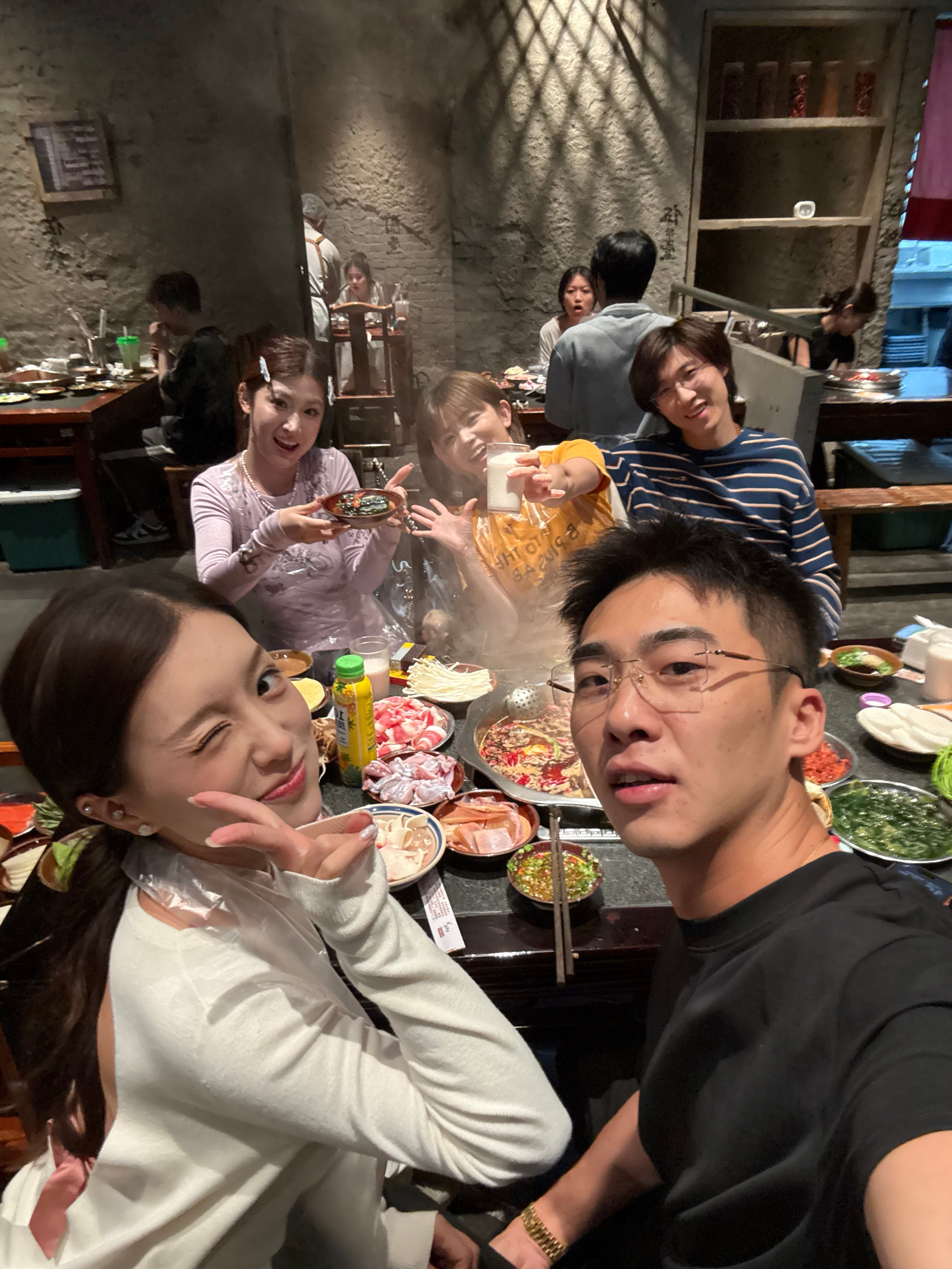 心心念念的火锅，减肥一周为了这顿，爽！！！！  ​​​