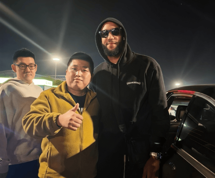 解说员：山西男篮第二名外援康迪特昨晚抵达太原