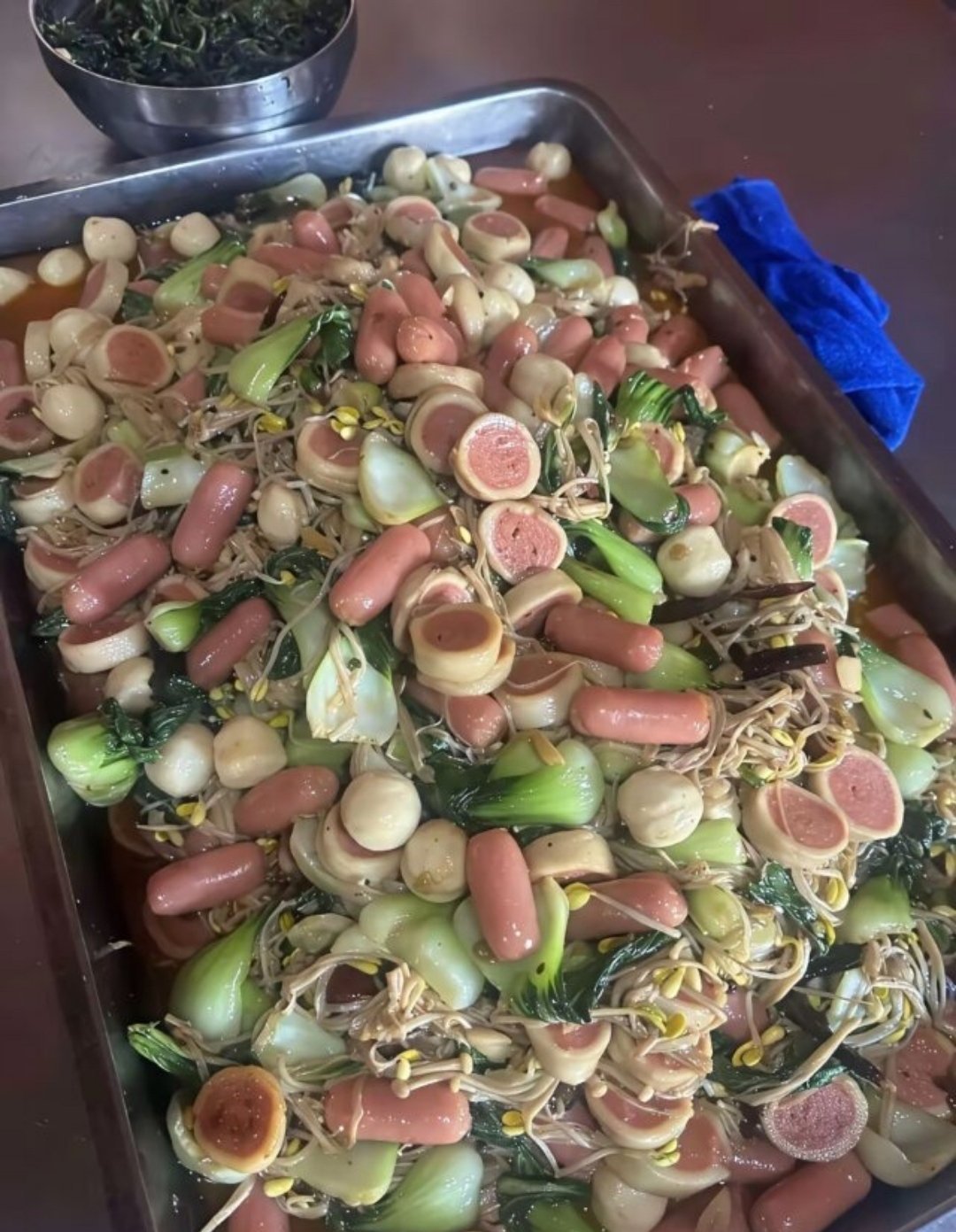 幼儿园的饭菜就这样，但是小孩很爱吃，怎么办？ 