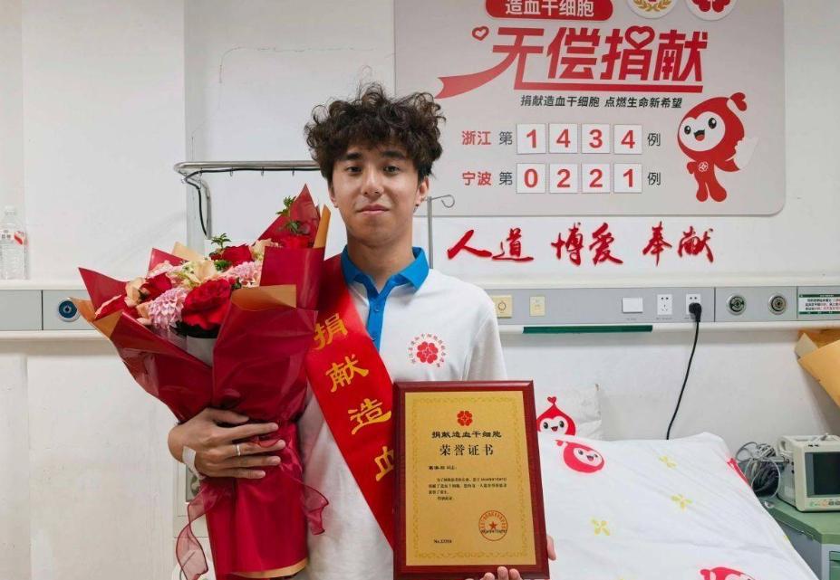 在这个大家都自顾忙碌、凡事只求自保的时代，总有年轻人悄悄干着温柔又伟大的事。

