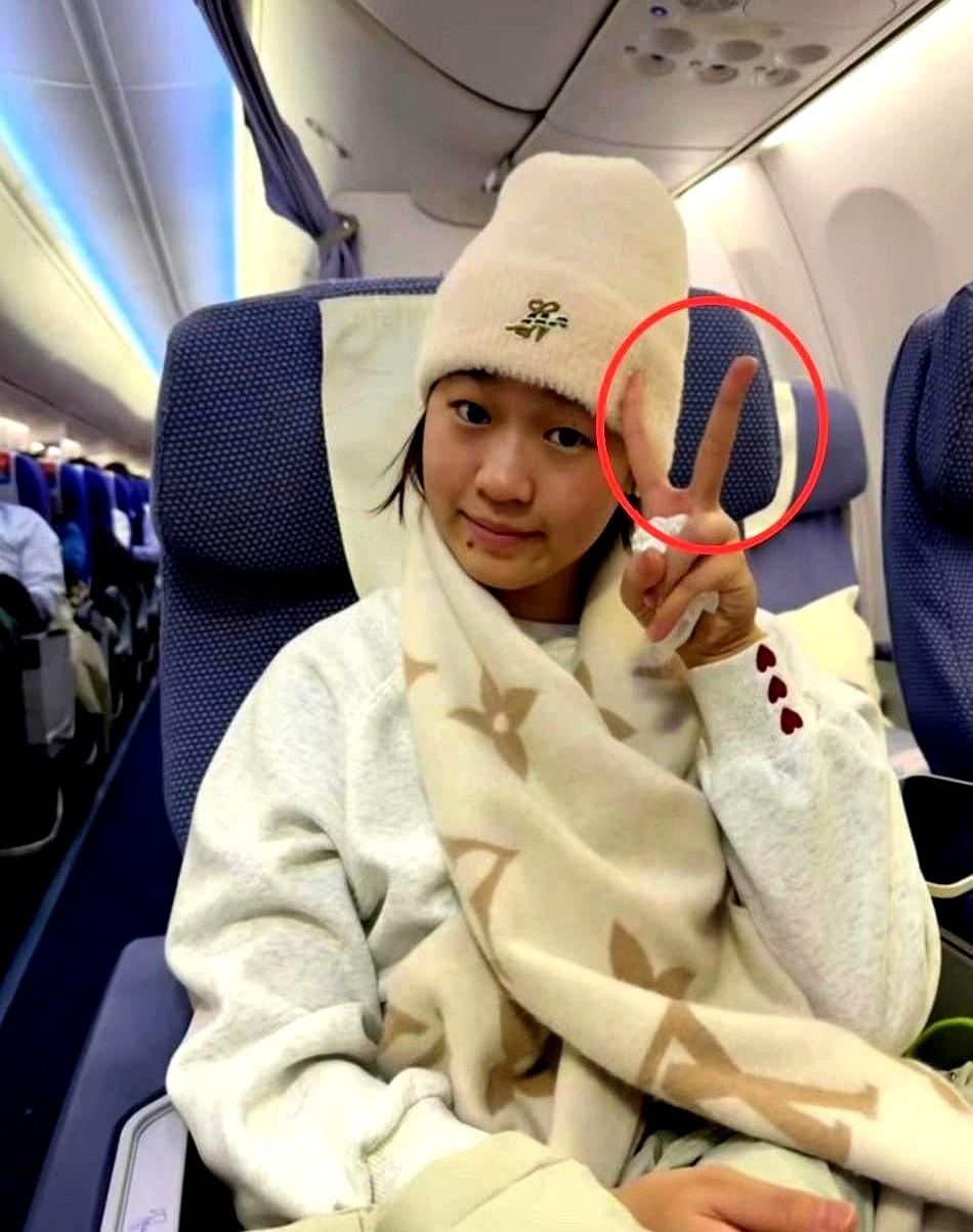 这孩子太累了，看着都心疼。

全红婵去阿勒泰滑个雪，三天就从摔跤小白变成了大神，