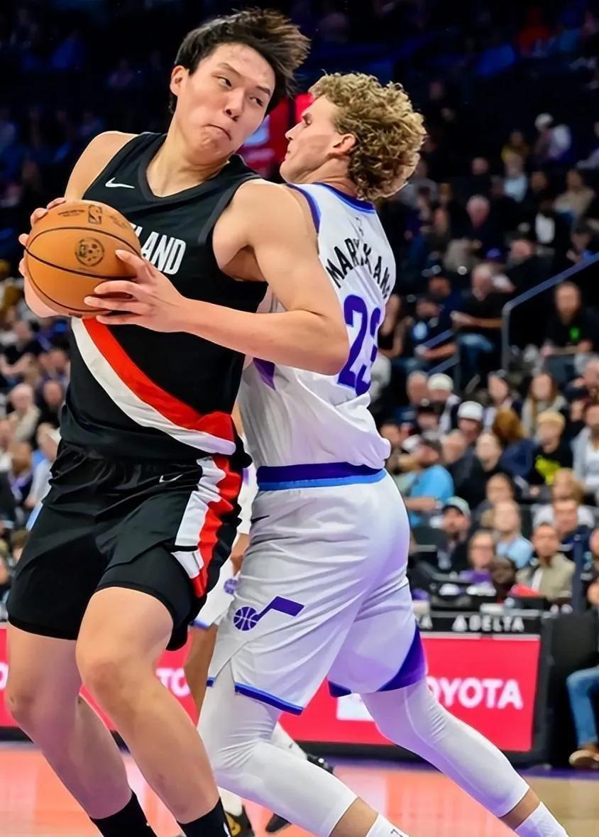 传闻扬瀚森要被下调到发展联盟打比赛没有成真。在NBA常规赛正式开打前，开拓者主帅