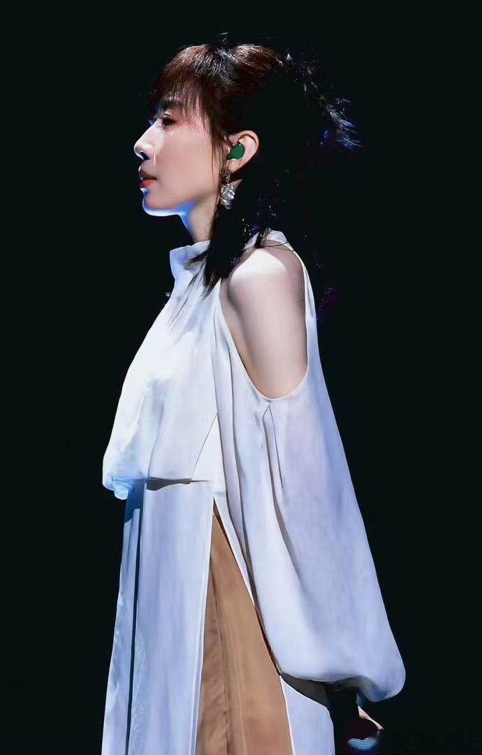 任素汐说想办法多开演唱会任素汐想把小歌唱给更多人✨下周成都站即将开启，看完北京场