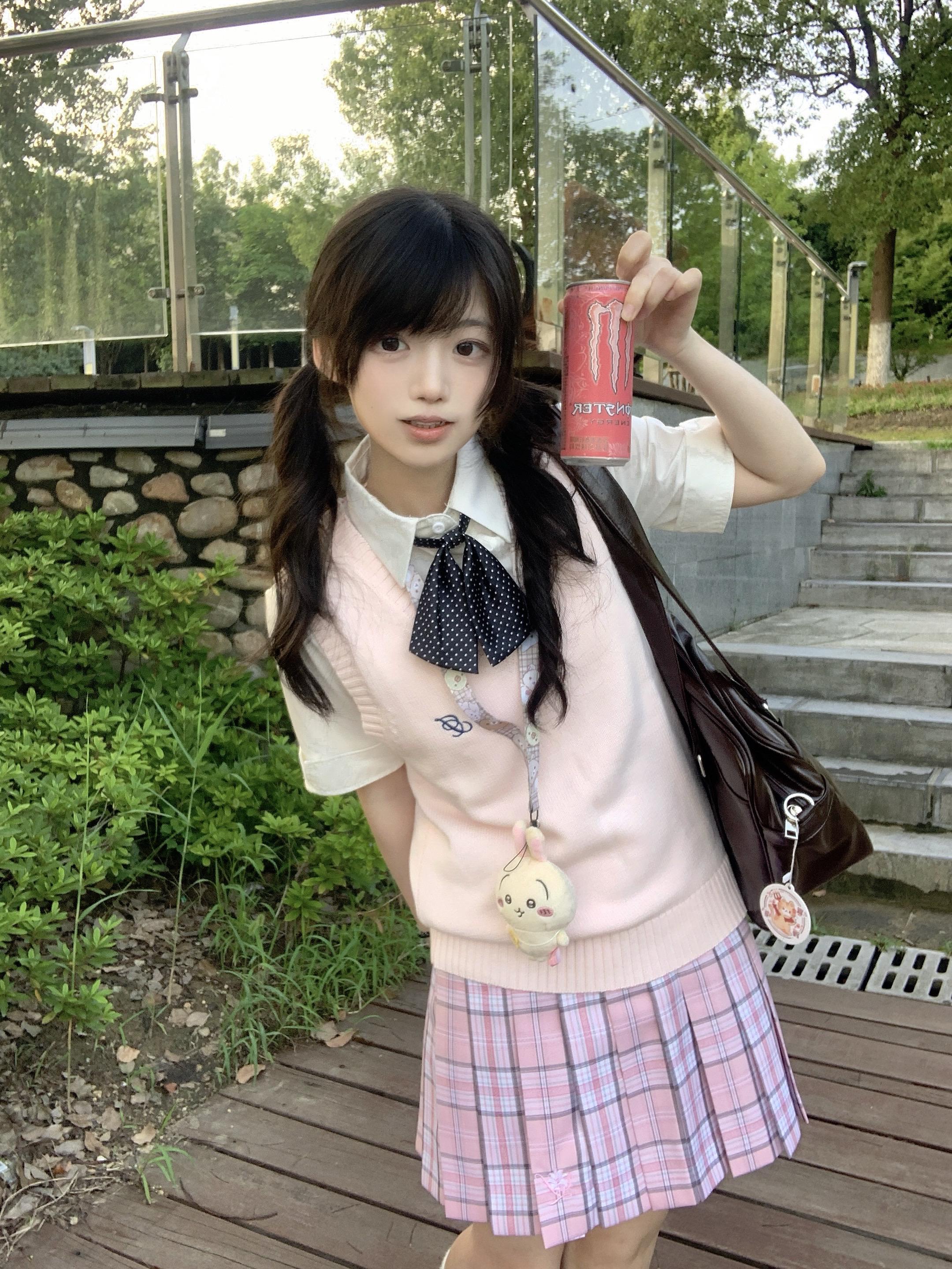 今儿去村口便利店买了瓶水。