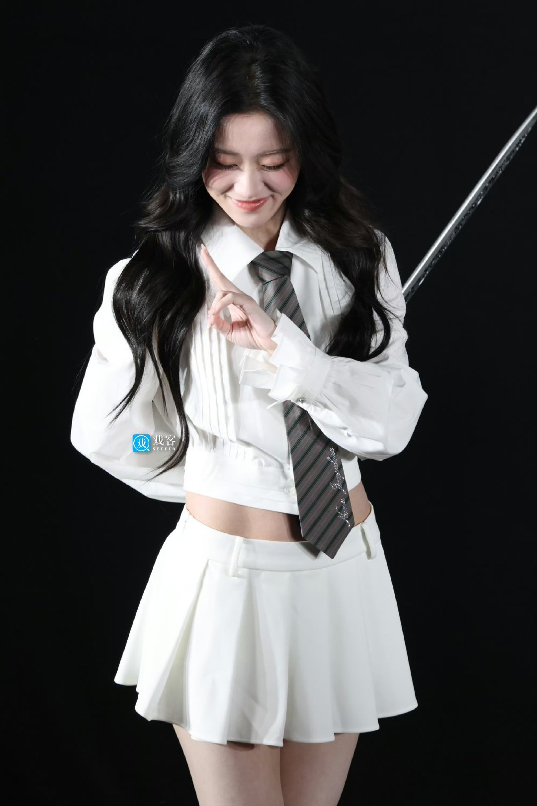 包上恩追剧团生图包上恩追剧团生图，完全是校花学姐级别的！状态也太好了吧！包上恩校