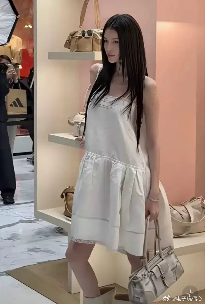 国内超模第一美女何穗，陈伟霆很会选老婆。 