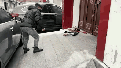 农村好多都这样，把地基设计的特别高，结果造成进门都费劲～