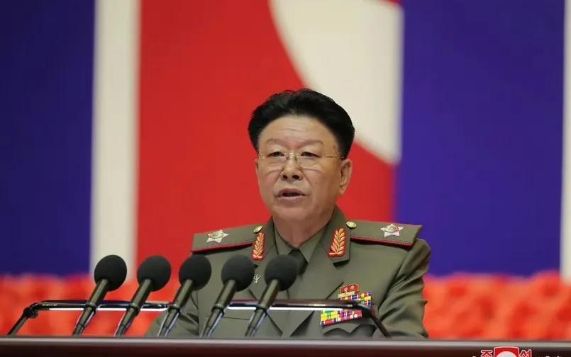 朝鲜表示美在韩国部署核潜艇将迫使朝鲜使用核武器应对。朝鲜国防部长姜善男发表声明称