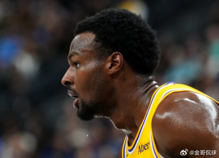 NBA杯，湖人95-112惨遭勇士25分逆转。比赛还剩1分21秒，布朗尼替补登场