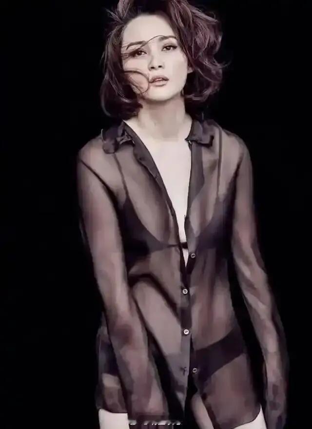 蒋勤勤五十多岁了拍这种照片不尴尬吗？ 