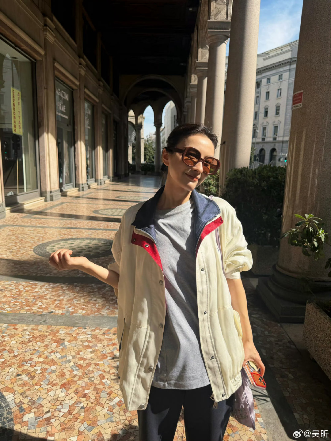 吴昕顺利抵达米兰，开启时装周之行✨不紧不慢逛吃感受当地氛围，把看秀出差过成松弛度