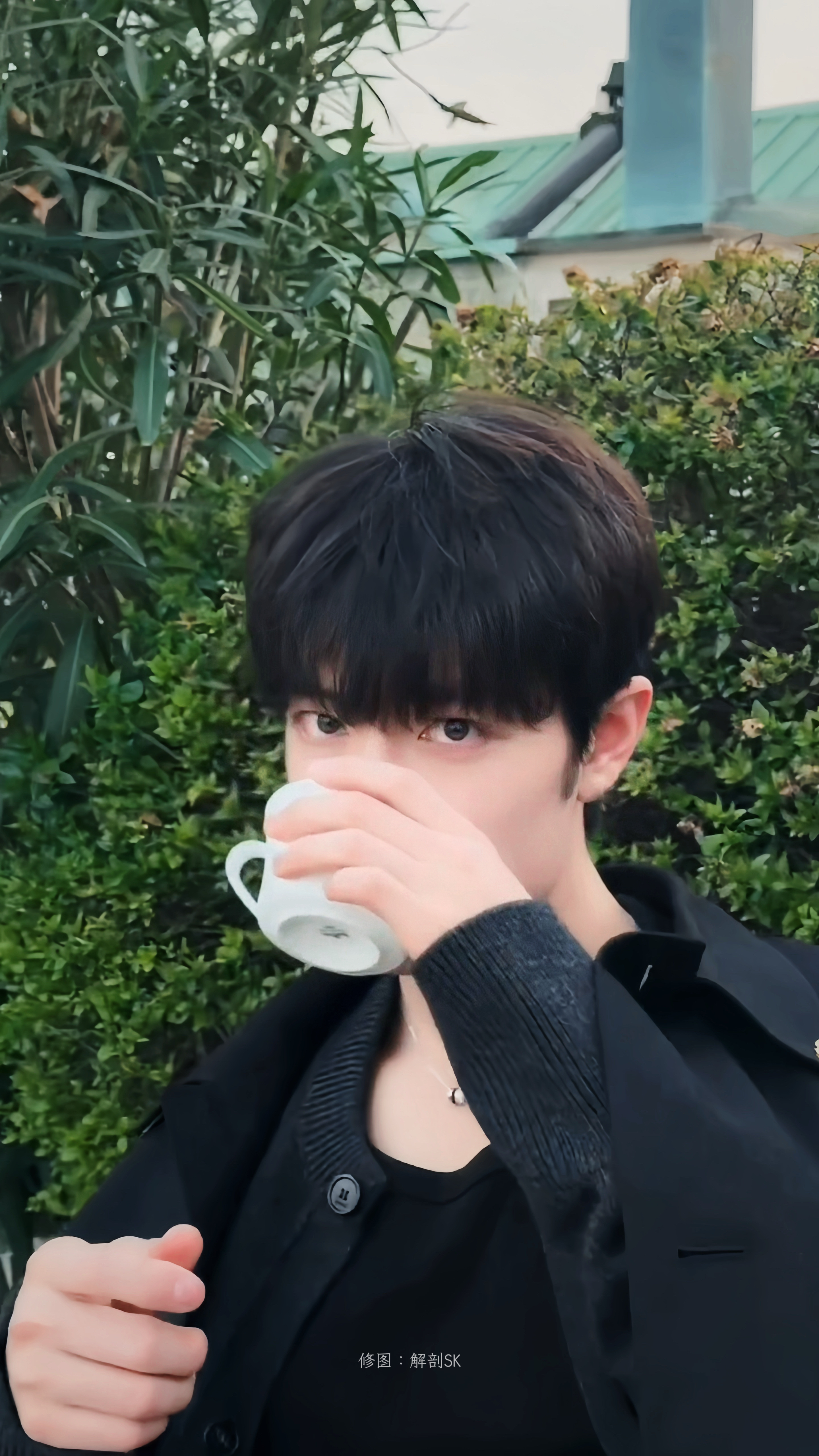 赞咪🐈⬛☕️～ 冷脸萌！！！肖战Gucci大秀下班肖战时装周人生视频加一