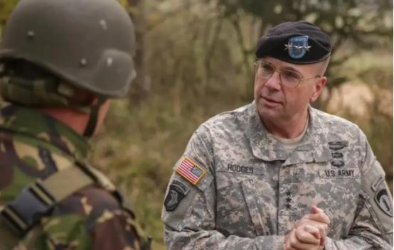 前美国驻欧洲司令本·霍奇斯表示，如果与俄罗斯发生直接军事对抗，北约将在冲突开始的