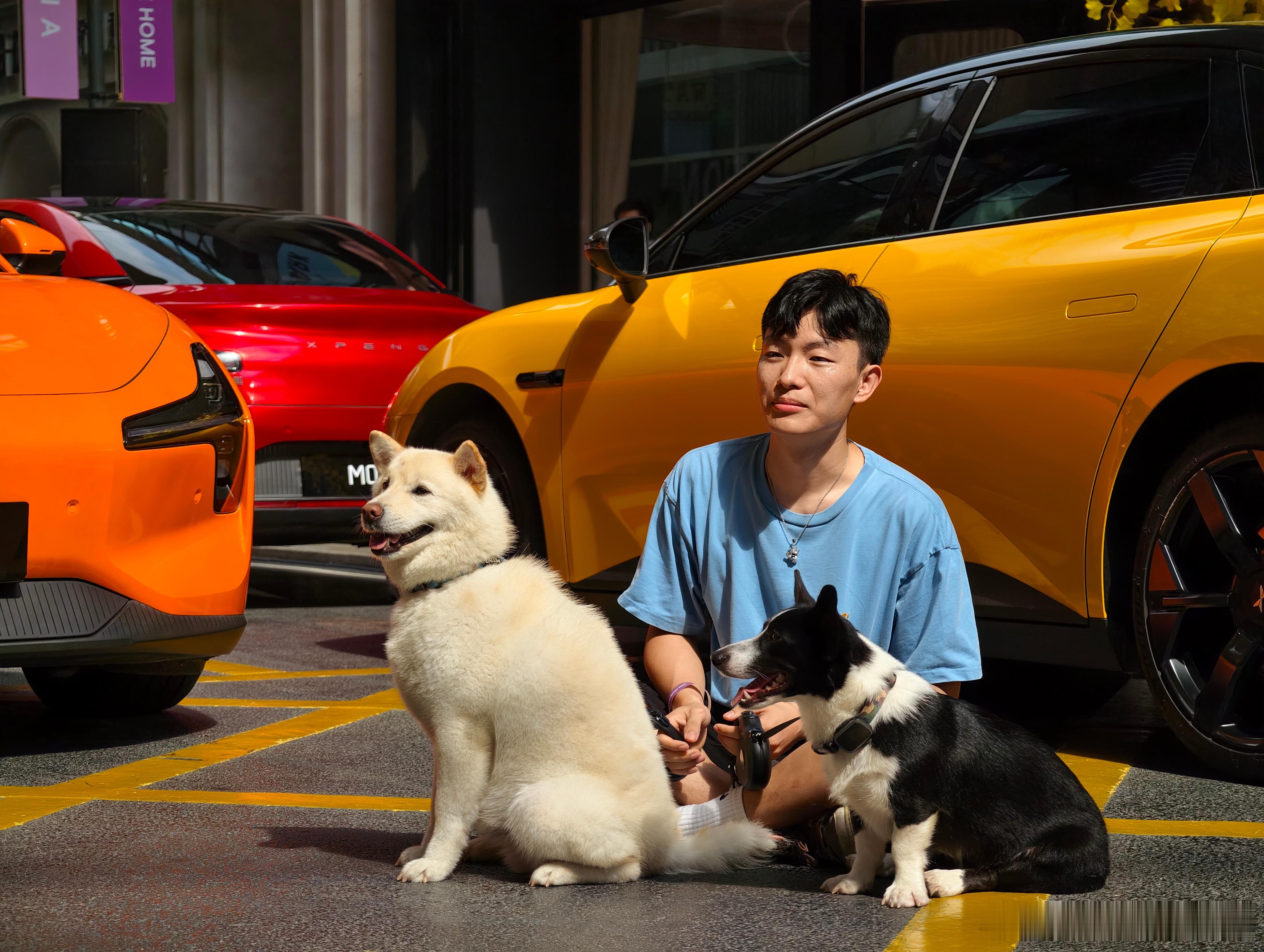 MONA车主的颜值也太高了吧！在今天的小鹏MONA车主520特别活动现场，糖分直