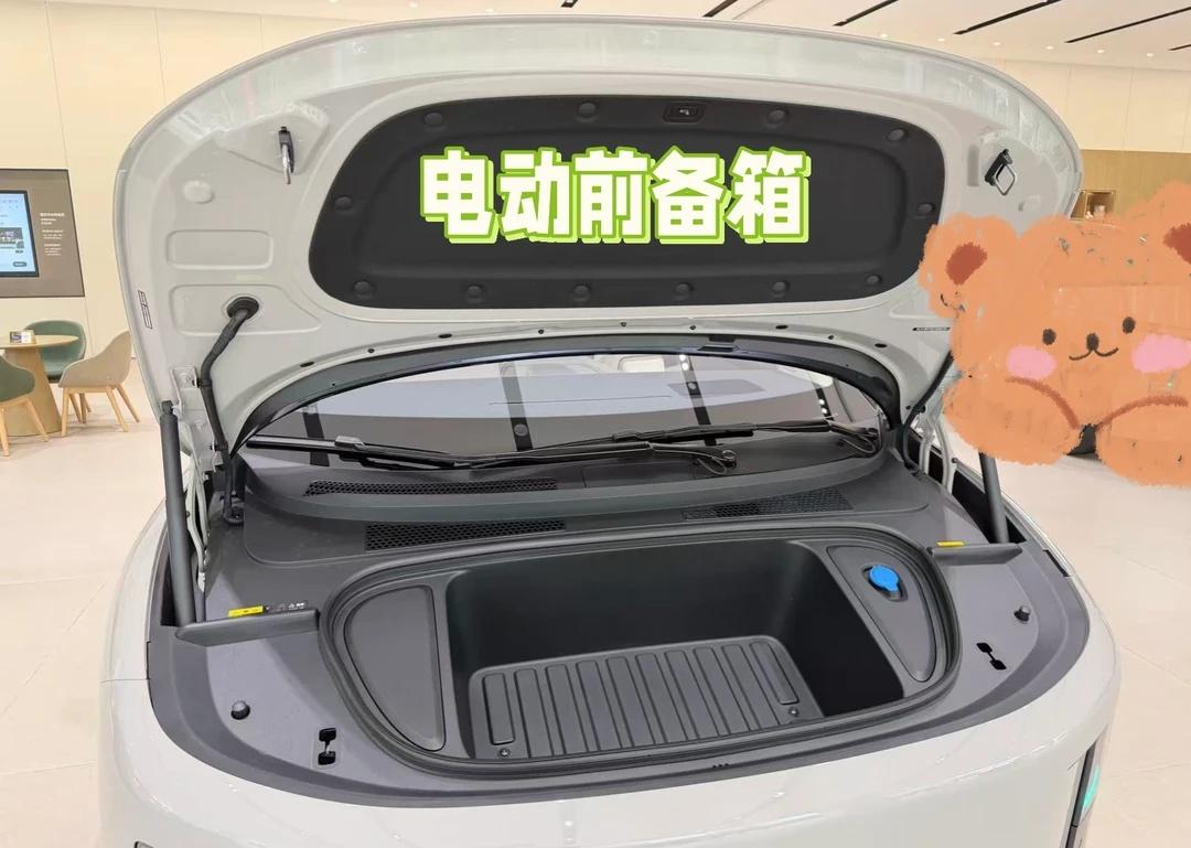 理想i8体验
今天来店里看了下理想i8，变动不大。怪不得没有发布会就直接开卖了。