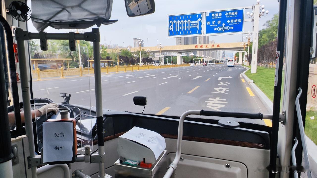 2026年太原中考限行于6月20-22日。
大家出行注意:
开私家车出行分单双号