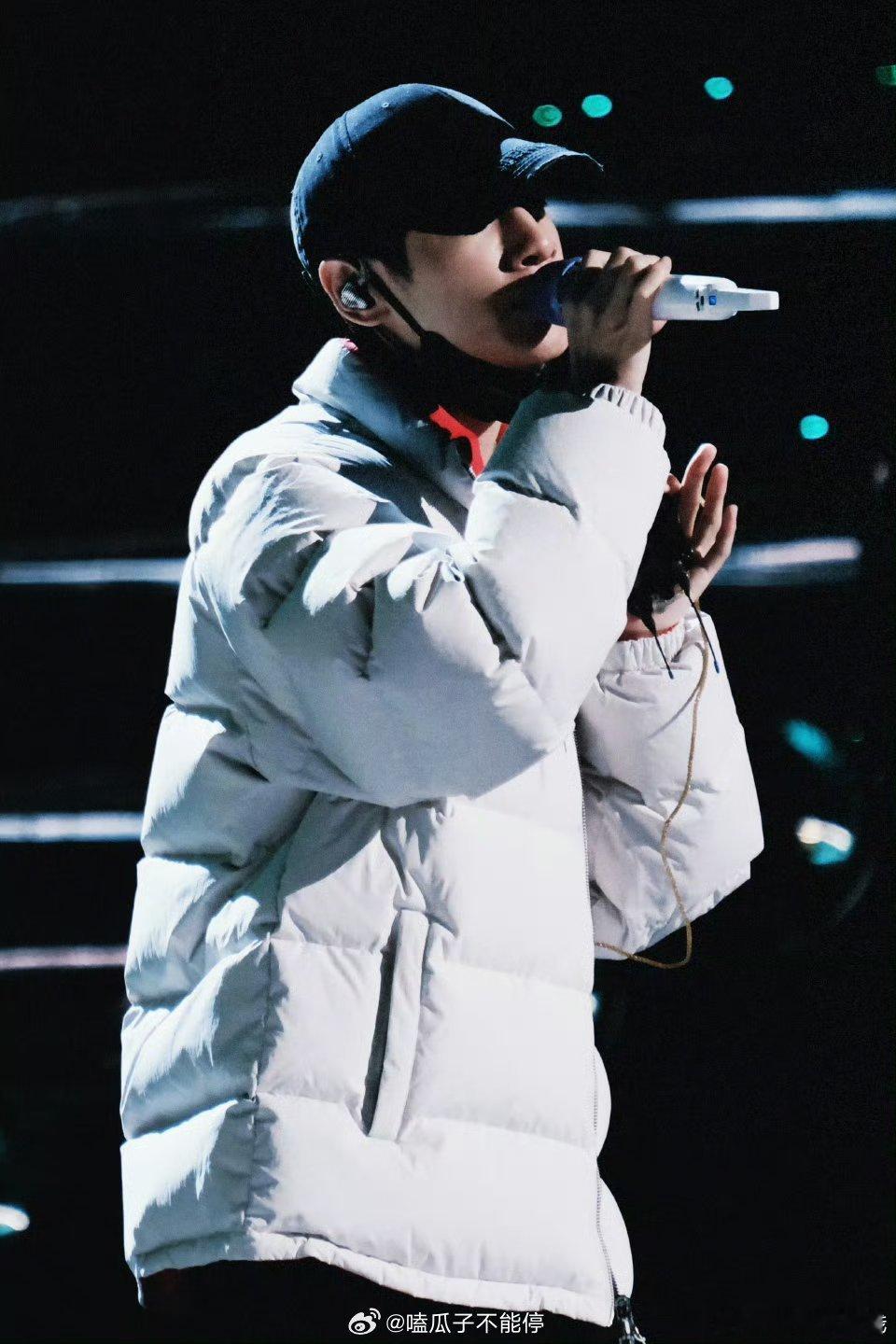 罗云熙这是要帅炸跨年舞台的节奏啊！又要唱歌了