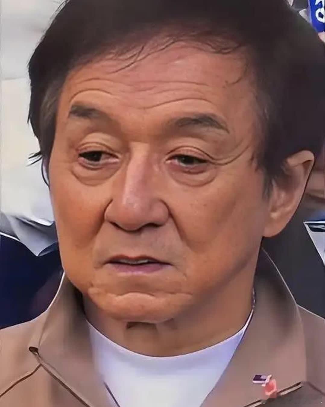 现在的成龙，恐怕是深深体会到了人生的苦涩。他都71岁了，对着镜头毫不避讳地说，这