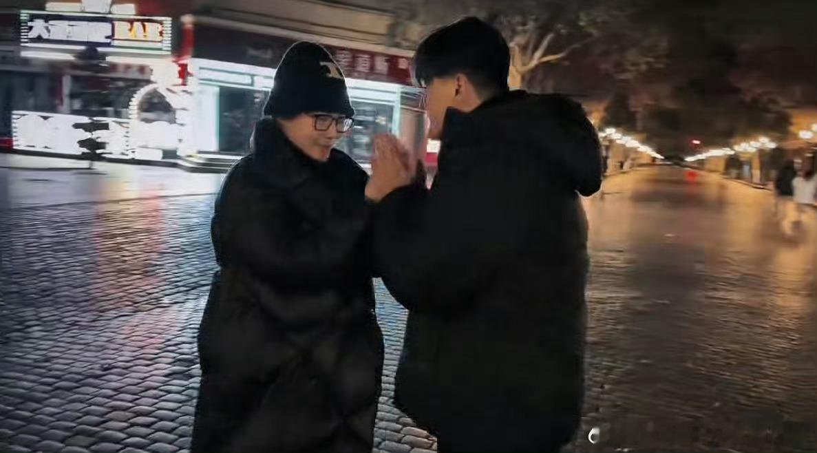 真的有被这猝不及防的狗粮塞到，徐冬冬尹子维深夜哈尔滨约会好甜蜜，真的好好磕呀！ 