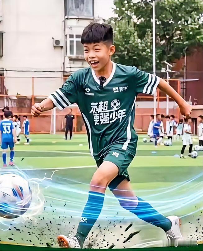 美加墨世界杯决赛护旗手，凭什么选孟新艺？三点说透他的实力。

首先，赛场成绩超亮