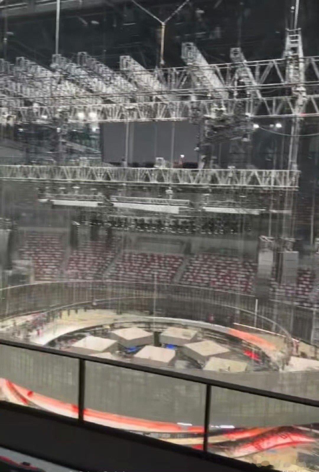 张杰新春场是麻将局 不碰牌只碰你，不胡牌只胡你！杰哥新春麻将局，星星赴约赴山海，