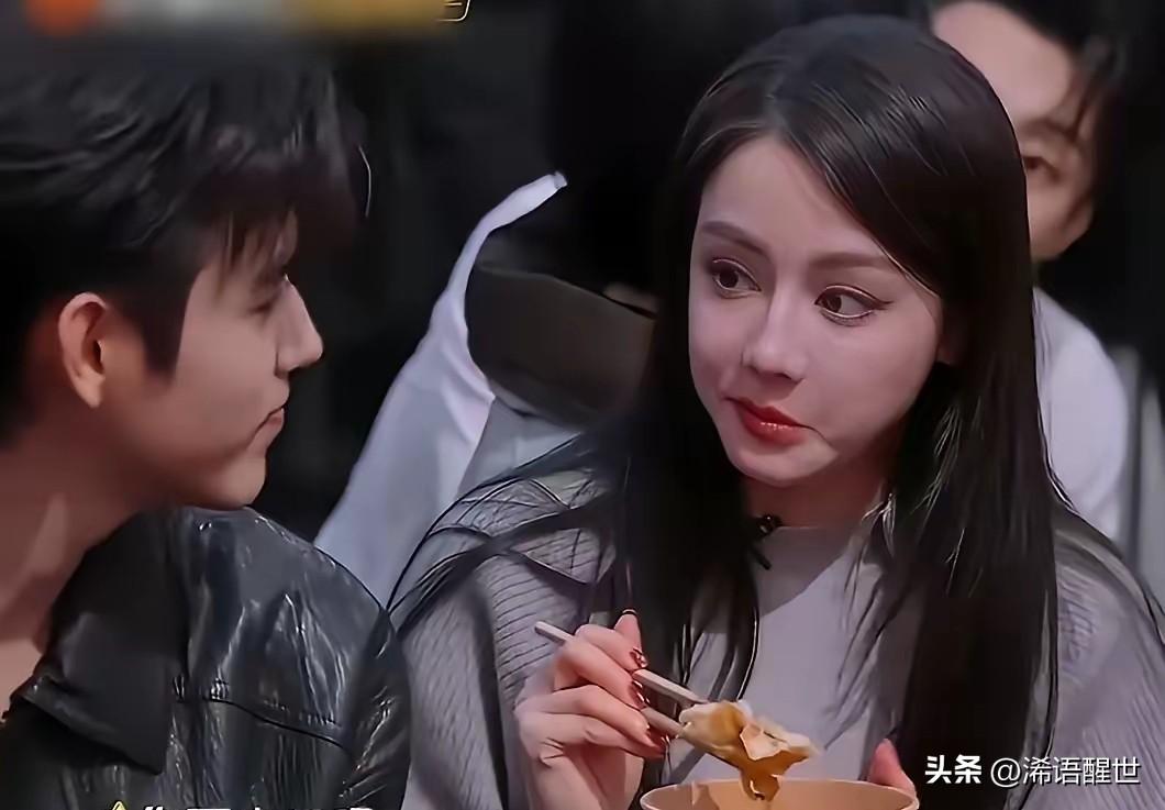 这组照片一出，不少人都看愣了：这真的是迪丽热巴吗？不仔细看，还以为是替身出镜。