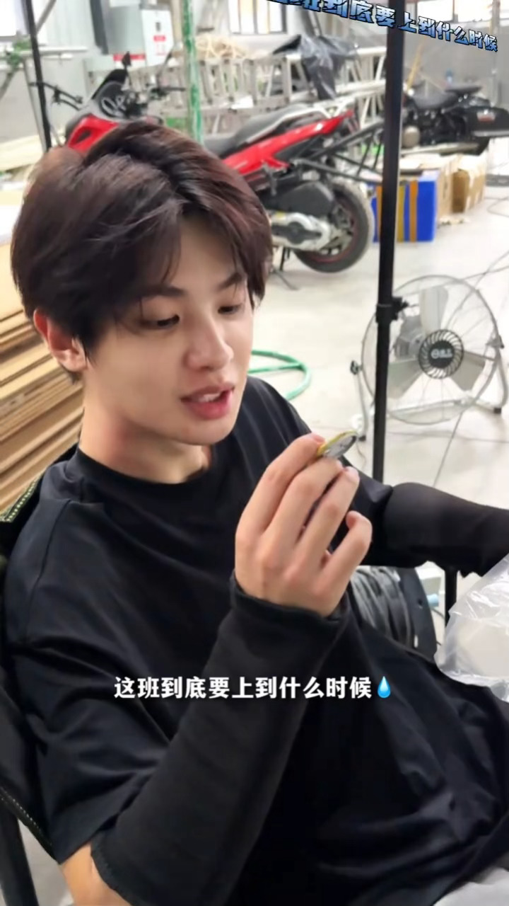 皮肤敏感得脖子红了一块黄明昊宋集薪