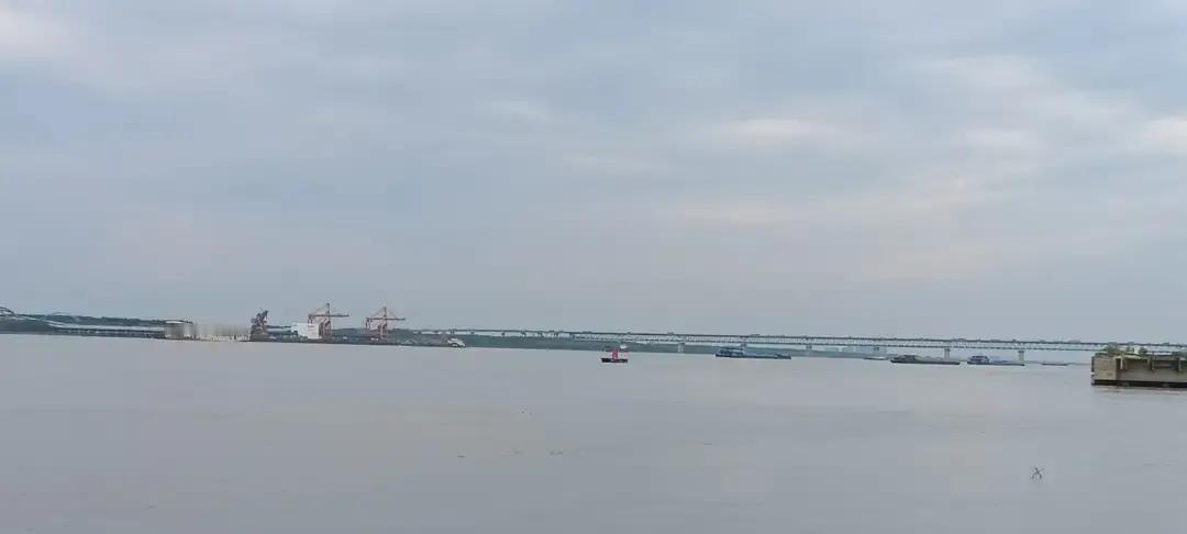 上班久了才懂，

如果你不想和领导走得近，
不肯低头、不肯听话、不肯服从，
遇事