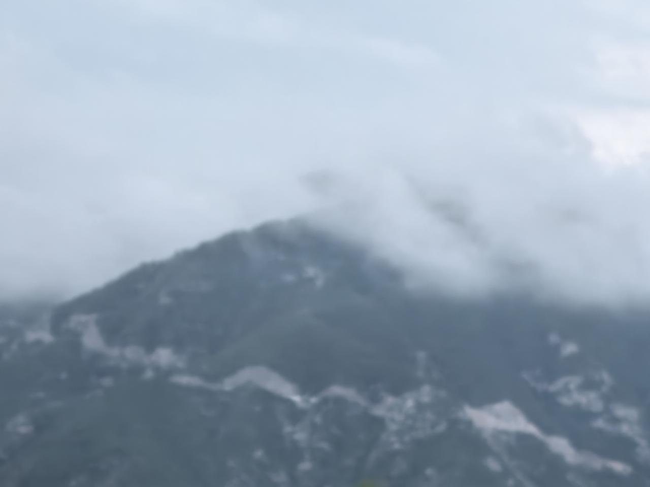 云雾缭绕，青山远黛～～